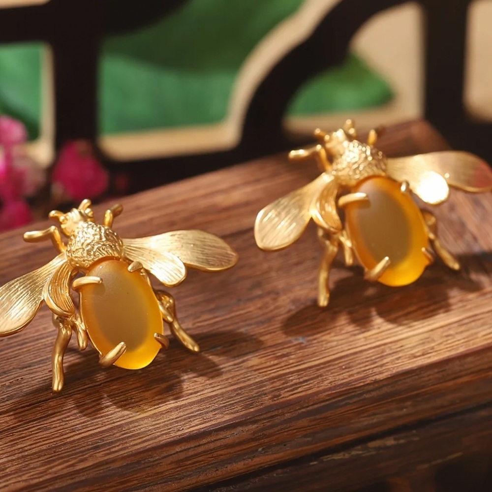 Elegant Bee-Shaped 18K Golden Plated Copper Earrings with Resin Inlay